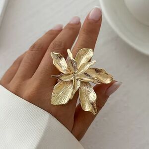 New ZARA Adjustable Gold Island flower ring • NWOT